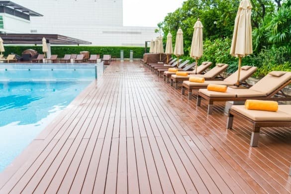 Piscine bois semi-enterrée : Réglementation et installation complète